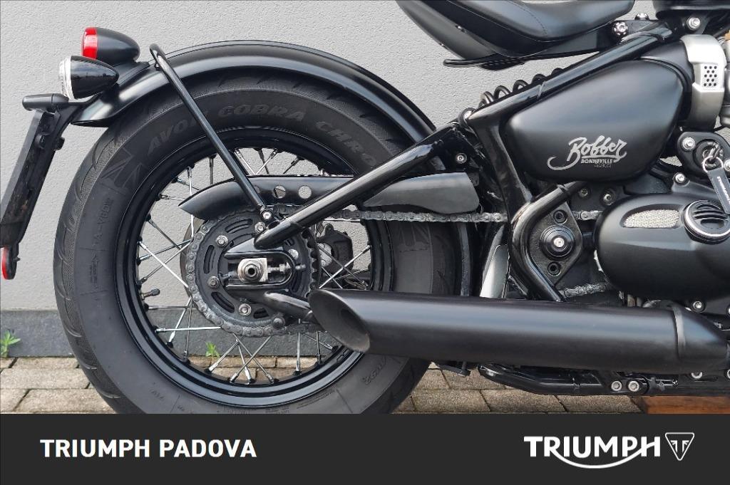 TRIUMPH Bonneville 1200 Bobber Black E4