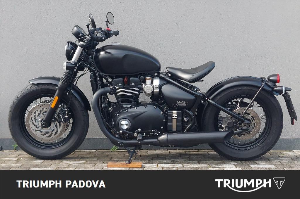 TRIUMPH Bonneville 1200 Bobber Black E4