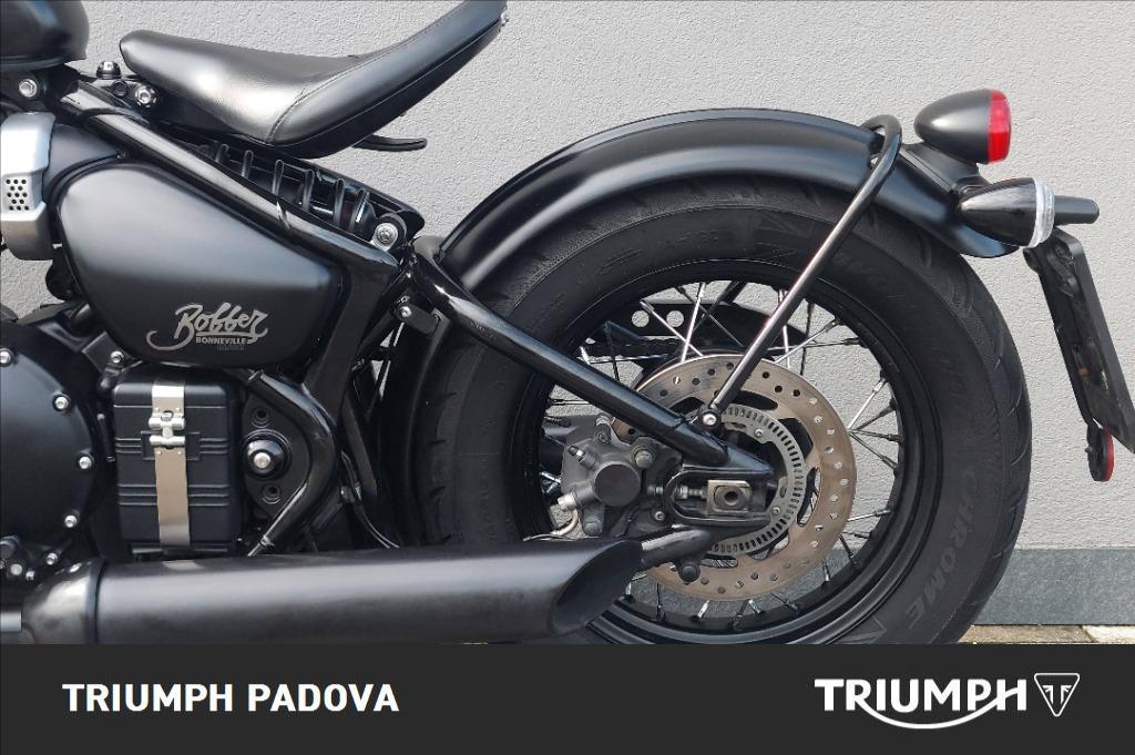 TRIUMPH Bonneville 1200 Bobber Black E4