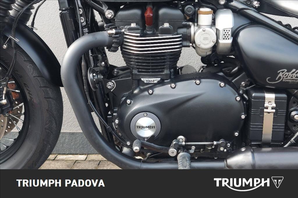 TRIUMPH Bonneville 1200 Bobber Black E4