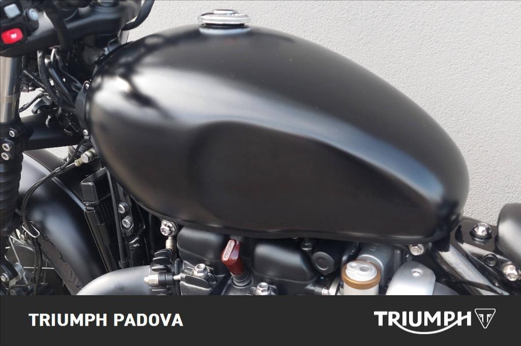 TRIUMPH Bonneville 1200 Bobber Black E4