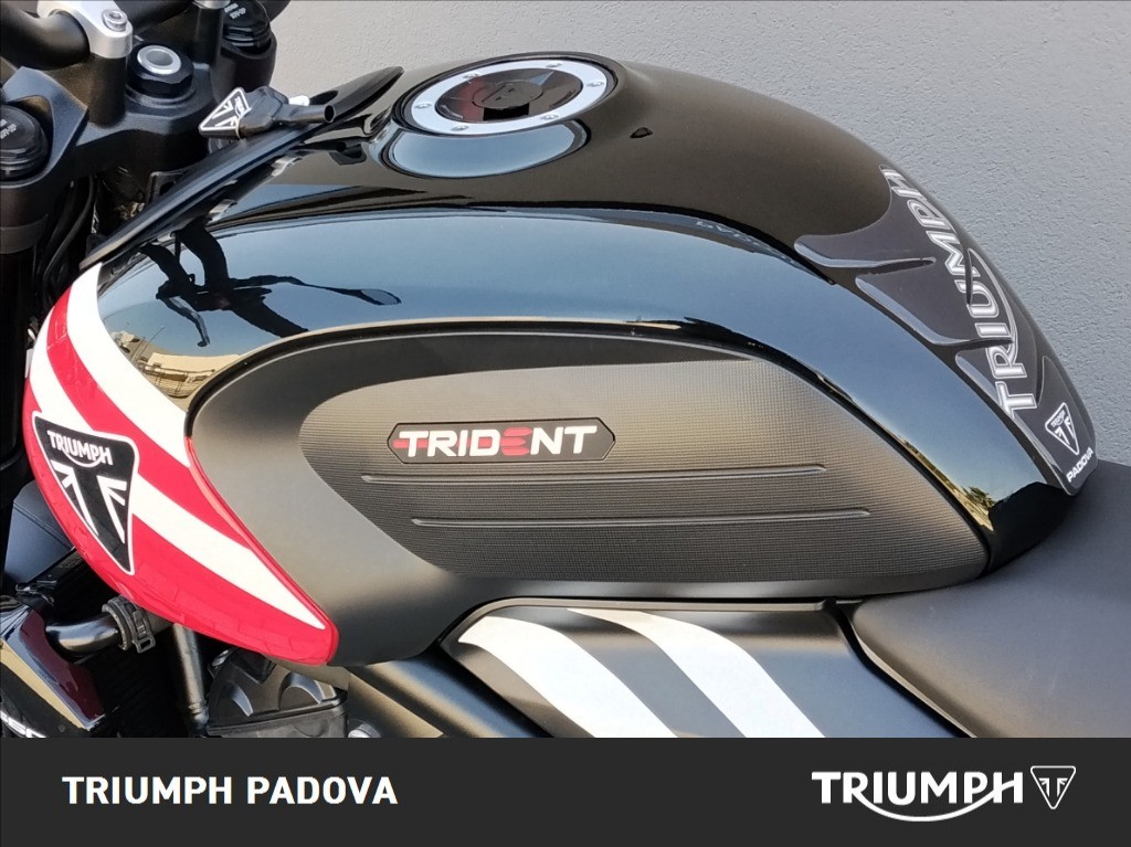 TRIUMPH Trident 660 Diablo Red / Sapphire Black Abs