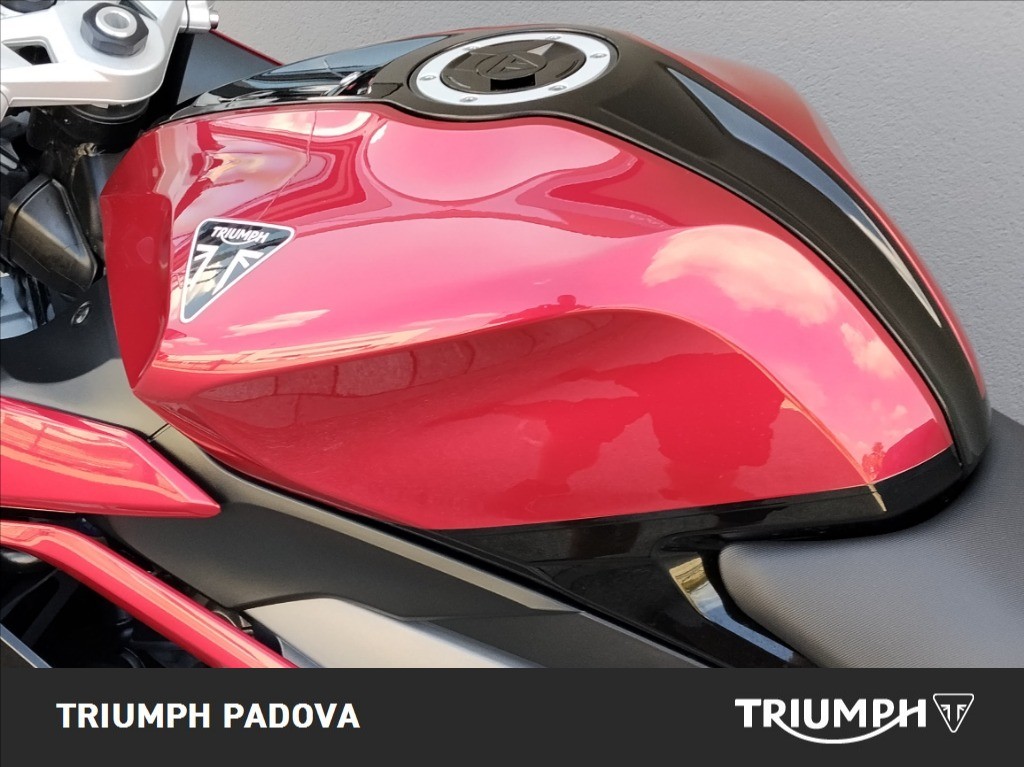 TRIUMPH Daytona 660 Abs